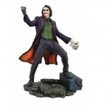 Diamond Select Toys DC Gallery: Batman Dark Knight Movie - Joker PVC Diorama