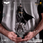Iron Studios The Dark Knight - Batman Deluxe Art Scale 1/10 Statue - Image 4