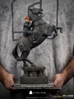 Iron Studios - Harry Potter - Ron Weasley at the Wizard Chess Deluxe Art Scale 1/10 Statue (35cm) - Image 7