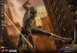 Hot Toys - Spider-Man: No Way Home Movie Masterpiece Action Figure 1/6 Spider-Man (Black & Gold Suit) 30 cm - Image 6