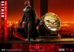Hot Toys - The Batman Movie Masterpiece Action Figure 1/6 Batman with Bat-Signal 31 cm - Image 2