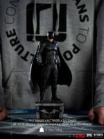 Iron Studios - The Batman Movie Art Scale Statue 1/10 The Batman 26 cm - Image 5
