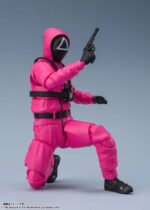 Bandai - Squid Game S.H. Figuarts Action Figure Masked Soldier 14 cm - Image 3