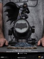 Iron Studios - Zack Snyder's Justice League Deluxe Art Scale Statue 1/10 Batman on Batsignal 28 cm - Image 7