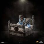 Iron Studios - The Exorcist Deluxe Art Scale Statue 1/10 Possessed Regan McNeil 14 cm