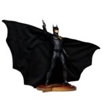 DC Direct - The Flash Statue Batman (Michael Keaton) 30 cm - Image 2