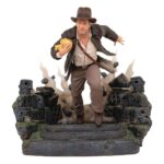 Diamond Select - Indiana Jones: Raiders of the Lost Ark Deluxe Gallery PVC Statue Escape with Idol 25 cm