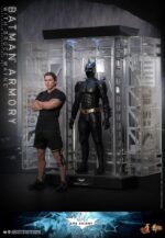 Hot Toys - The Dark Knight Rises Movie Masterpiece Action Figures & Diorama 1/6 Batman Armory with Bruce Wayne 30 cm - Image 2