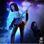Knucklebonz - Queen Rock Iconz Statue Brian May II (Sheer Heart Attack Era) 23 cm (Limited to 3,000 pcs) - Image 2