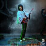 Knucklebonz - Queen Rock Iconz Statue Brian May II (Sheer Heart Attack Era) 23 cm (Limited to 3,000 pcs) - Image 3