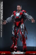 Hot Toys - The Avengers Movie Masterpiece Action Figure 1/6 Tony Stark (Mark VII Suit-Up Version) 31 cm - Image 2