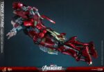 Hot Toys - The Avengers Movie Masterpiece Action Figure 1/6 Tony Stark (Mark VII Suit-Up Version) 31 cm - Image 4