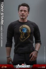 Hot Toys - The Avengers Movie Masterpiece Action Figure 1/6 Tony Stark (Mark VII Suit-Up Version) 31 cm - Image 6