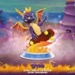 Spyro : Year of the Dragon PVC Statue Spyro Skateboard 34 cm